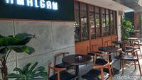 Amalgam Coffee berada di Jalan Kebon Sirih No. 39, Kecamatan Menteng, Jakarta Pusat. Jakarta sekitar 1,3 kilometer dari Stasiun Gambir. Kafe ini buka setiap hari mulai pukul 08.00-22.00 WIB. Foto: Putu Intan/detikcom
