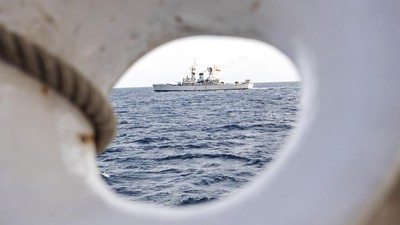 Dua Kapal Perang Indonesia Latihan di Laut Flores