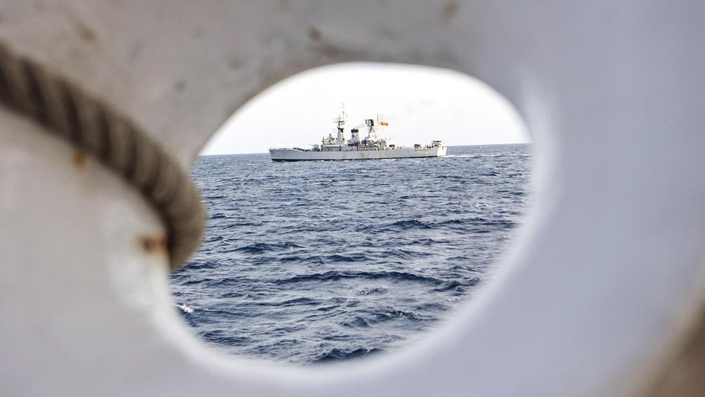 Dua Kapal Perang Indonesia Latihan di Laut Flores
