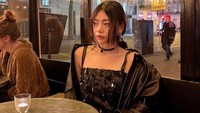 Wendy Walters hobi keliling dunia untuk menyambangi kafe-kafe yang kece. Segelas air mineral dipesan terlebih dahulu demi melepas dahaga. Foto: Instagram/wendywalters