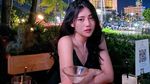 Pose Kece Wendy Walters Saat Ngopi dan Nikmati Cocktail
