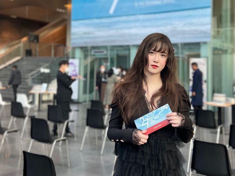 Goo Hye Sun Tampil Cantik di BIFF 2022, Harga Gaunnya Cuma Rp 400 Ribu
