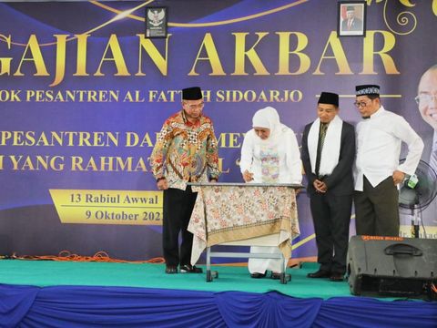 Gubernur Khofifah