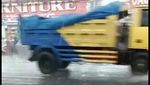 Penampakan Hujan Es Guyur Sawangan Sore Ini