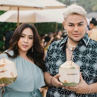 Tak hanya dipuji makin tampan, penampilan baru Ivan Gunawan dengan rambut blonde juga membuatnya disebut jadi terlihat semakin fresh. Look Fresh Kak, komentar salah seorang netizen. Bagaimana menurutmu? Foto: Instagram/@ivan_gunawan