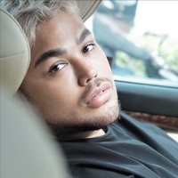 Penampilan baru Ivan Gunawan itu dengan cepat langsung mencuri atensi netizen. Tak sedikit yang kemudian membanjiri kolom komentar unggahannya dengan beragam pujian. Cakepnyaa, makin tirusss, komentar salah seorang netizen. Foto: Instagram/@ivan_gunawan