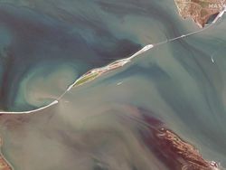 Ledakan Hebat Jembatan Crimea Andalan Rusia Dijepret dari Satelit