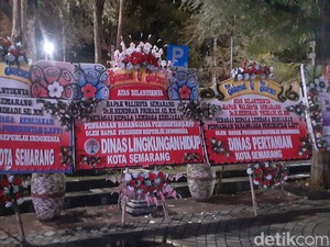Karangan Bunga Hiasi Balai Kota Semarang, Hendi Jadi Kepala LKPP?