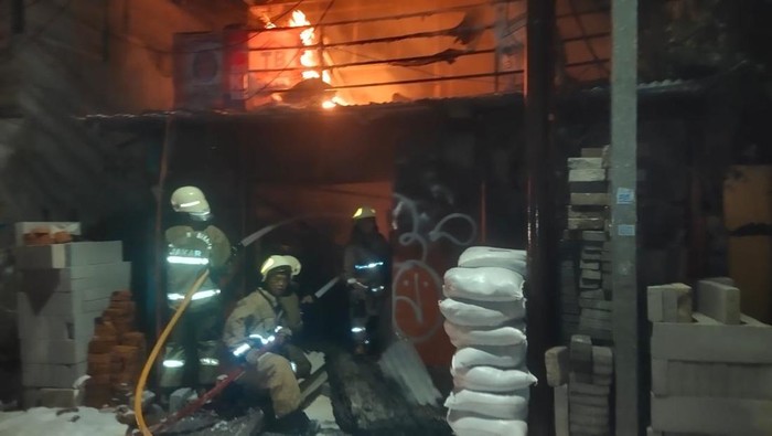 Kebakaran toko material di Pancoran, Jakarta Selatan