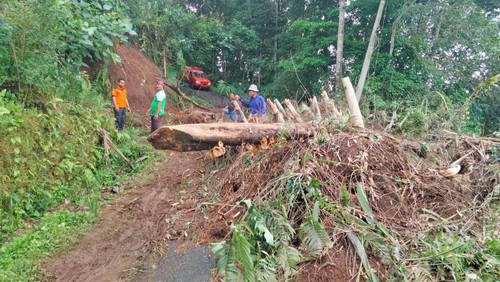 Salah satu titik longsor di Karangasem yang membutuhkan bantuan alat berat dalam penanganannya.