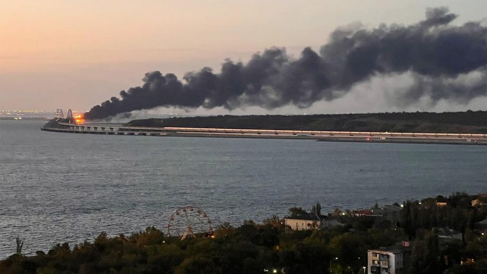 Putin Tuduh Ukraina Dalang Ledakan di Jembatan Crimea: Aksi Teroris