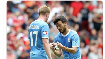 Meme David Silva menyerahkan juara assist ke Bruyne. Foto: Twitter