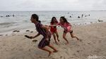 Menikmati Keindahan Pantai Weluan di Saumlaki