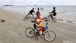 Menikmati Keindahan Pantai Weluan di Saumlaki