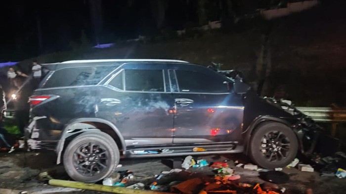 Mobil fortuner yang mengalami kecelakaan di tol Pekanbaru-Dumai