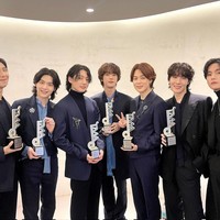 Para personel BTS kini ternyata sudah berambut gondrong. RM, Suga, Jungkook, Jin, Jimin, J-Hope, dan V terlihat semakin dewasa dan bikin ARMY pangling. Foto: Instagram