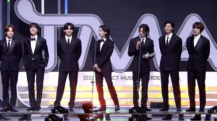Momen Reuni BTS di The Fact Music Awards
