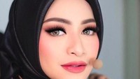 Nathalie Hoslcher saat ini belum memikirkan untuk kembali memiliki kekasih hati. (Foto: Instagram)