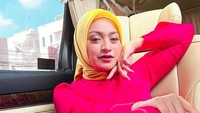 Gaya Nathalie Holscher usai cerai dari Sule. (Foto: Instagram)