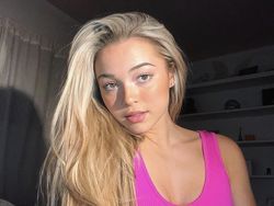 Olivia, Pesenam Kampus yang Cantik dan Paling Berpengaruh di Medsos