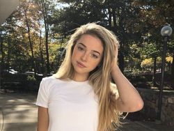 Olivia, Pesenam Kampus yang Cantik dan Paling Berpengaruh di Medsos