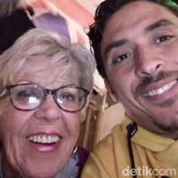 Mohamed sendiri saat ini bekerja sebagai satpam di Inggris. Dia bisa pindah ke Inggris karena menikah dengan Iris. Angela meminta wanita tua di Inggris untuk berhati-hati pada Mohamed karena visanya akan segera habis di bulan Juni, sehingga dia akan segera mencari mangsa baru. 