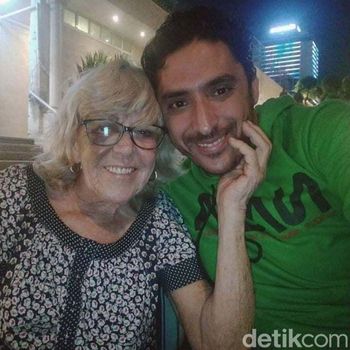 Pasangan beda usia 46 tahun viral di media sosial, Iris Jones dan Mohamed Ahmed Ibrahim.