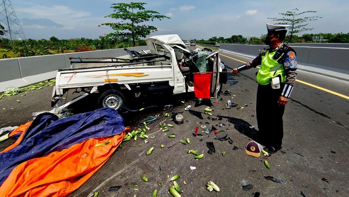 Pikap yang mengalami laka tunggal