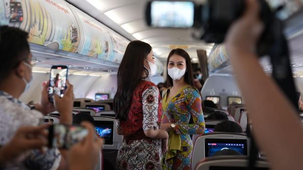 Pramugari Batik Air rayakan Hari Batik Nasional 2022