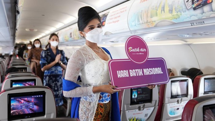 Pramugari Batik Air rayakan Hari Batik Nasional 2022