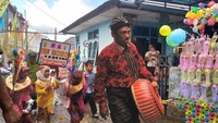 Tokoh Adat Desa Pegayaman, Ketut Muhammad Soeharto mengatakan, perayaan Maulid Nabi di desanya sangatlah unik. Sebab menggunakan sistem adat Bali, seperti penapean, penyajaan, penambahan, rahinan, dan umanis. Di mana, Tradisi Sokok Taluh merupakan perayaan puncak Maulid Nabi atau dalam sistem adat Bali dikenal dengan rahinan. Foto: Made Wijaya Kusuma