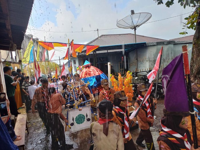 Puncak Maulid Nabi Tradisi Muludan Sokok, di Desa Pegayaman, Buleleng, Bali, Minggu (9/10/2022).