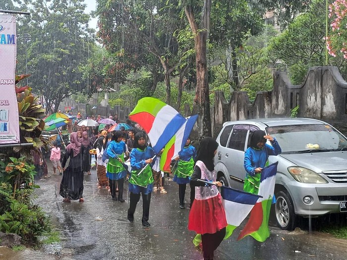 Puncak Maulid Nabi Tradisi Muludan Sokok, di Desa Pegayaman, Buleleng, Bali, Minggu (9/10/2022).