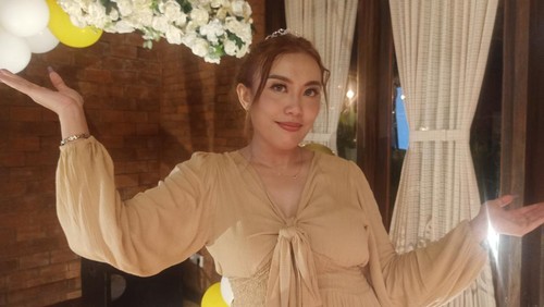 Santy L Sitorus merilis debut single berjudul OMG.