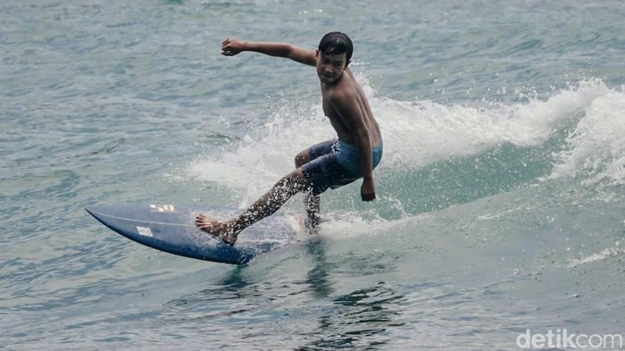 Suasana di Pantai Menganti, Kebumen.
