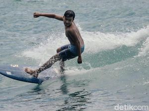 Serunya Camping dan Surfing di Pantai Menganti Kebumen