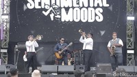 Walau lebih dikenal sebagai band Ska instrumental, kadang grup yang kini berpersonel delapan orang ini juga merilis lagu. (Foto: Grandyos Zafna/detikcom)