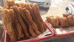 20 Cakwe dan Kue Bantal Empuk Gurih Ada di Sini!