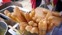Cakwe Sultan yang berlokasi di Cilandak ini, bisa dipesan via online. Terkenal dengan cakwe dan cocolannya yang enak, kisaran harganya dari Rp 10.000 saja. Foto: Instagram Shop/Site