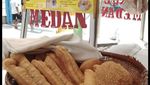 20 Cakwe dan Kue Bantal Empuk Gurih Ada di Sini!