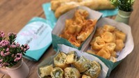 Siapa bilang cakwe hanya dijual di gerobak saja? Di Kelapa Gading, ada HuiHui Summer Cakwe & Tea. Kafe ini spesialis sajikan menu cakwe, kue bantal dan teh yang enak. Kisaran harganya dari Rp 10.000 saja. Foto: Instagram Shop/Site