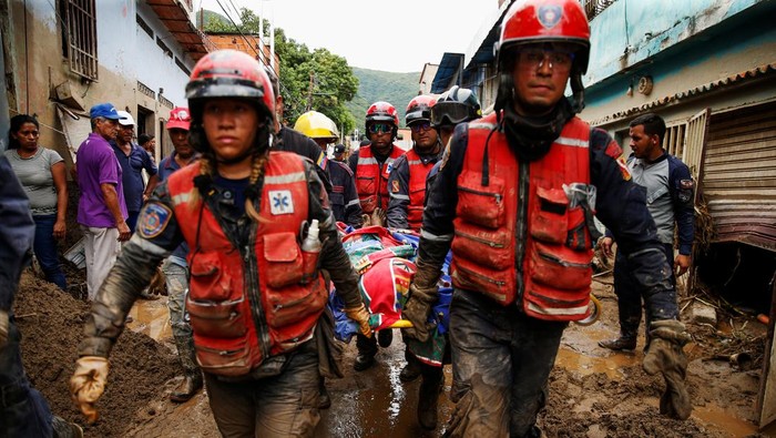 Tanah longsor menerjang kota Las Tejerias,Venezuela. Sebanyak 22 orang dilaporkan tewas.