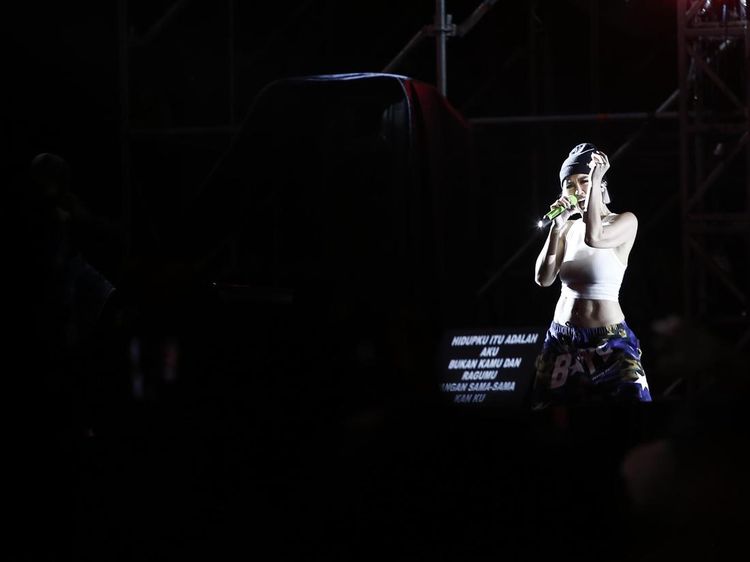 Keseruan Agnez Mo di Atas Panggung Synchronize Fest 2022