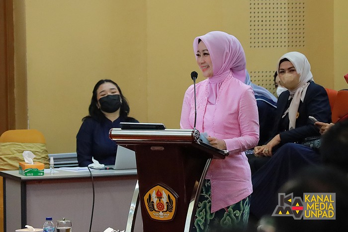 Promosi Doktor Atalia Praratya di Unpad