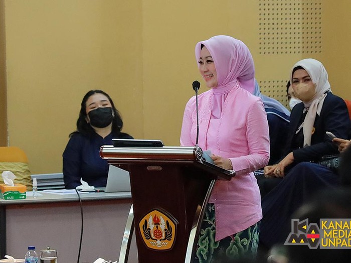 Promosi Doktor Atalia Praratya di Unpad