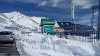 ATM ini digunakan oleh warga di sekitar perbatasan dan para pelancong yang meluangkan waktu untuk melihat mesin ATM ini. (Worlds Highest ATM - NBP Khunjrab Pakistan/Facebook)
