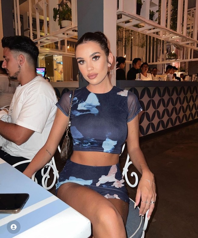 Dalam sebuah podcast Dos and D, wanita 22 tahun itu mengungkap permintaan video paling menjijikan dari penggemarnya. Bailey mengaku diminta untuk muntah susu. Foto: Dok. Instagram/@bailey.scarlett