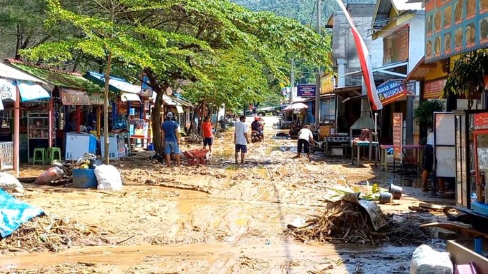 Banjir Bandang Porak-porandakan Pantai Gemah Tulungagung