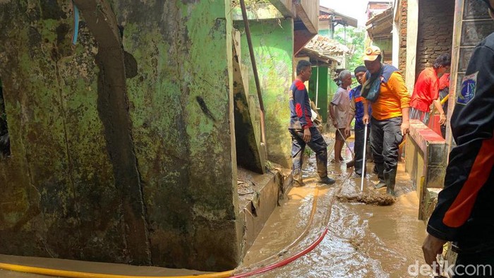 Banjir Pejaten Timur surut.