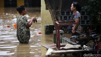 Banjir ini terjadi karena luapan Sungai Ciliwung.